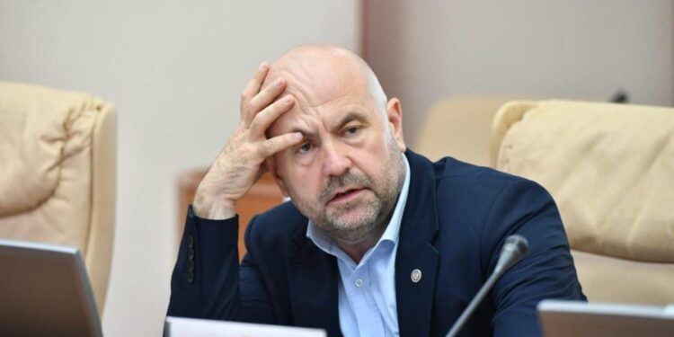 Cratere pe drumul Chișinău – Hîncești! Bolea caută 400 de milioane de lei ca să salveze traseul