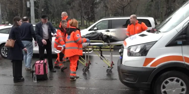 Велосипедист госпитализирован после ДТП в центре Кишинева: велосипед отбросило в другой автомобиль