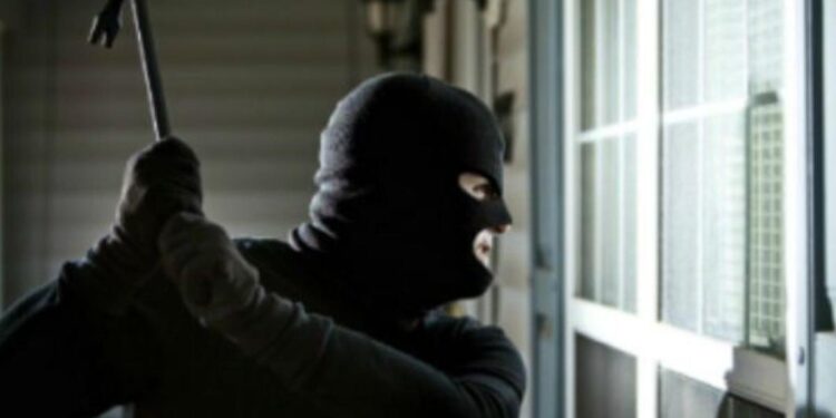 Ограбление во Флорештском районе: люди в масках напали на мужчину и похитили полмиллиона леев