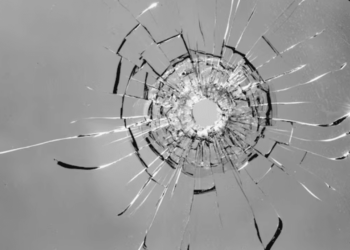 Неизвестный стрелял в троллейбус на Буюканах: пострадавших нет, начато расследование