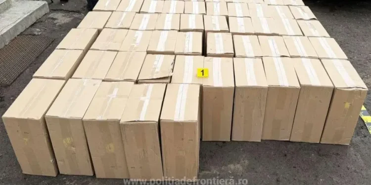 Сотрудник МВД и таможенник задержаны после того, как в Румынии обнаружили микроавтобус с контрабандными сигаретами