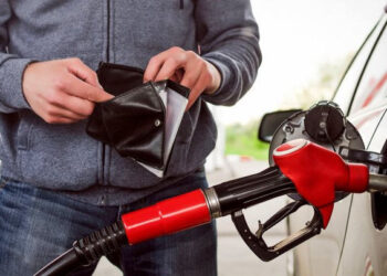 Carburanții se scumpesc. Tarifele pentru transportul pasagerilor ar putea crește din nou