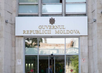 Economisiți, dar nu toți. Guvernul mărește personalul Cancelariei de Stat cu 56 de angajați