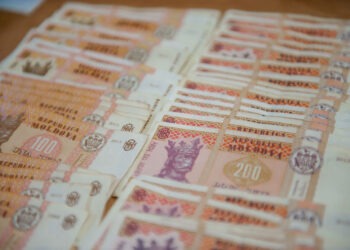 Băncile se îmbogățesc, economia stagnează. Incompetență sau sabotaj conștient?