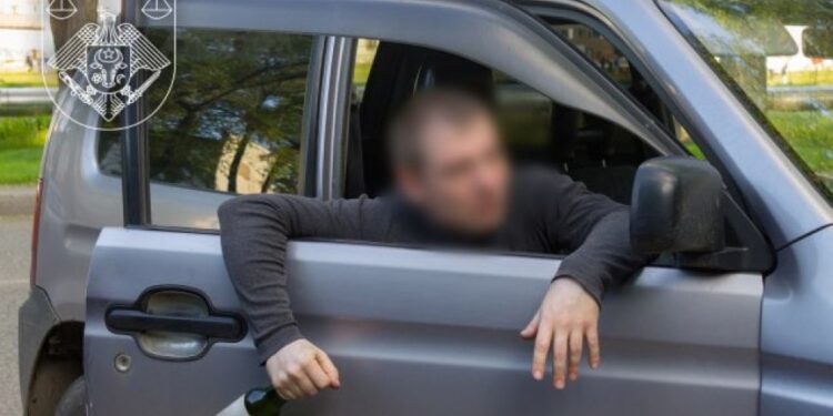 Кража, наркотики за рулем и фальшивая личность: рецидивист осужден в Кишиневе после серии преступлений