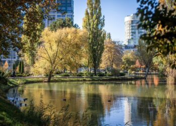 Astăzi ne așteaptă cer variabil, fără precipitații semnificative.
