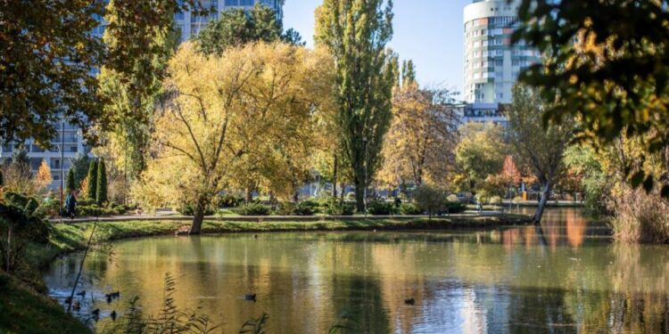 Astăzi ne așteaptă cer variabil, fără precipitații semnificative.