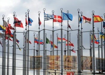 Меркель призвала Европу к прямому диалогу с Россией