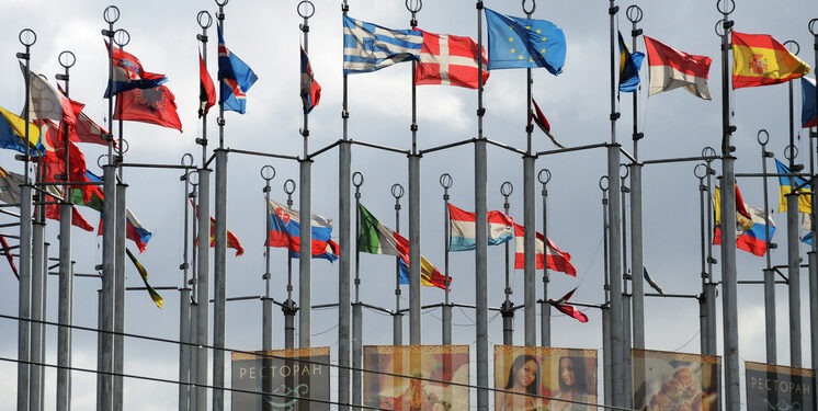 Меркель призвала Европу к прямому диалогу с Россией