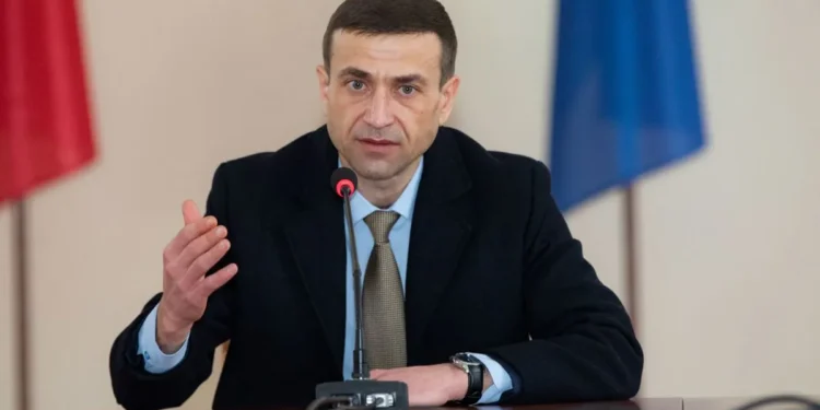 В парламенте предлагают изменить порядок использования языков