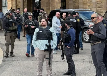 В Мичигане мужчина въехал на грузовике в синагогу