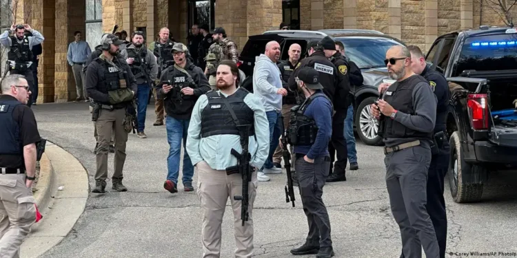 В Мичигане мужчина въехал на грузовике в синагогу