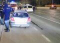 Un șofer a gonit cu poliția pe urmele sale prin Chișinău, după care s-a încuiat cu un copil în mașină