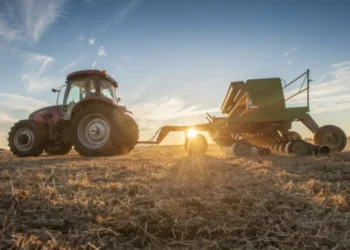 Власти объявили о резервах топлива и мерах для аграриев, но фермеры недовольны