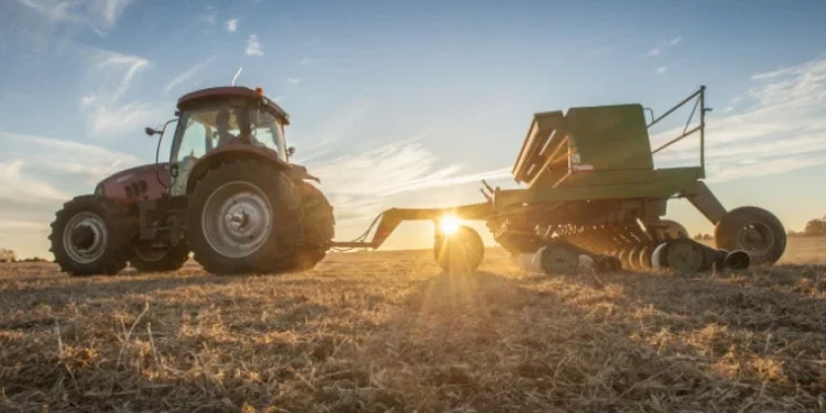 Власти объявили о резервах топлива и мерах для аграриев, но фермеры недовольны