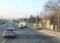 Accident la Orhei. Trei persoane rănite și un stâlp pus la pământ