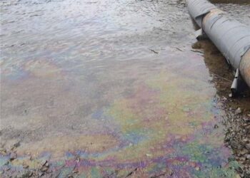 Опрокинувшийся грузовик в Атаках мог стать причиной загрязнения Днестра?