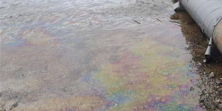 Опрокинувшийся грузовик в Атаках мог стать причиной загрязнения Днестра?