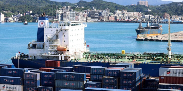 Conflictul din Orientul Mijlociu lovește afacerile globale: prețuri în creștere și rute comerciale în pericol