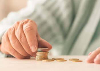 Despre indexarea pensiilor: nu mai țin minte când am mâncat salam, ne cârpim șoselele