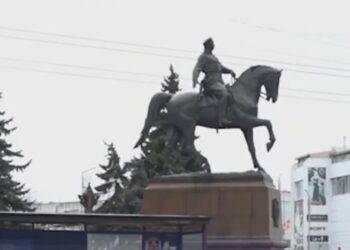 Monumentele sovietice deranjează. Unii istorici propun lichidarea acestora