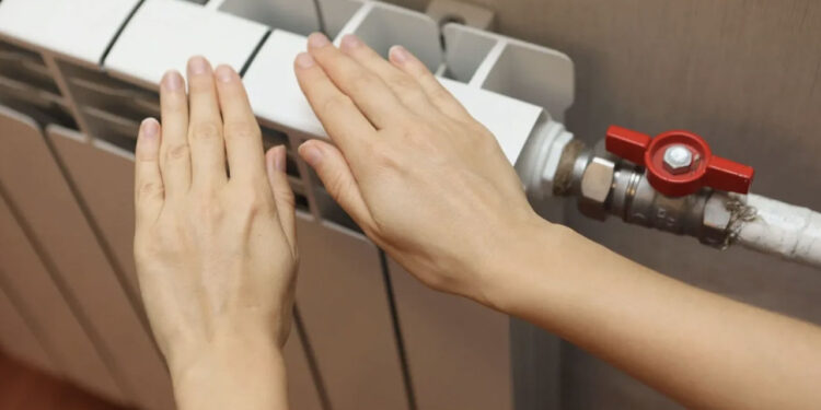 На севере страны завершение отопительного сезона откладывается