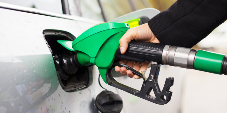 Guvernul limitează vânzarea motorinei în canistre: maxim 20 de litri pe recipient