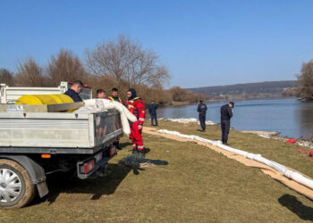 O echipă de intervenție din România a ajuns în Republica Moldova pentru a ajuta la gestionarea poluării râului Nistru