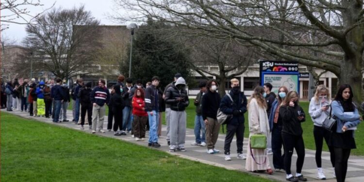 Focar de meningită în Marea Britanie: cazuri raportate până la Londra