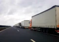 Transportatorii din România cer Guvernului reducerea la jumătate a accizei la carburanți „pentru evitarea unei crize economice fără precedent”