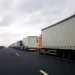 Transportatorii din România cer Guvernului reducerea la jumătate a accizei la carburanți „pentru evitarea unei crize economice fără precedent”