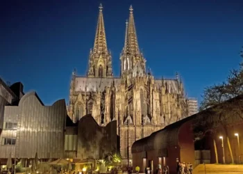 Unul dintre cele mai cunoscute obiective turistice din Germania, Catedrala din Köln, va introduce în curând o taxă de acces pentru vizitatori