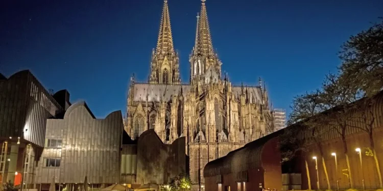 Unul dintre cele mai cunoscute obiective turistice din Germania, Catedrala din Köln, va introduce în curând o taxă de acces pentru vizitatori
