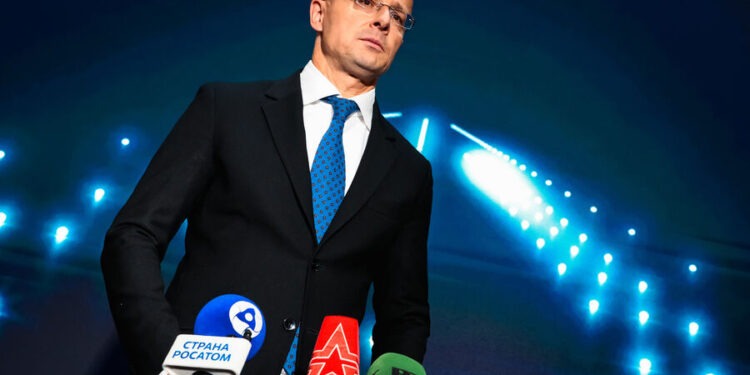 Глава МИД Венгрии приехал в Москву договариваться о поставках нефти и газа