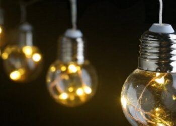 Minus câțiva bani la lumină, se anulează: ANRE amână decizia