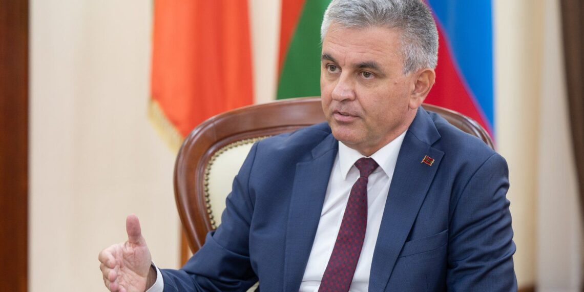 Глава Приднестровья критикует школьные учебники Молдовы за искажение истории