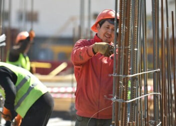 Дефицит кадров в Молдове: бизнес требует от властей упростить найм иностранцев