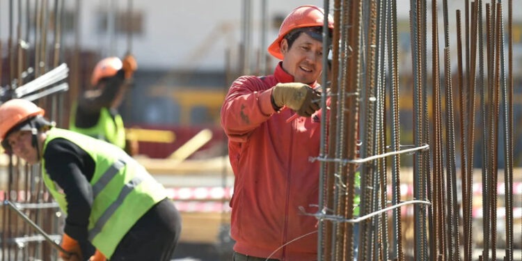 Дефицит кадров в Молдове: бизнес требует от властей упростить найм иностранцев