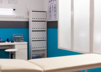 Cabinet medical ilegal din Chișinău, închis de poliție: Servicii prestate cu dispozitive necertificate