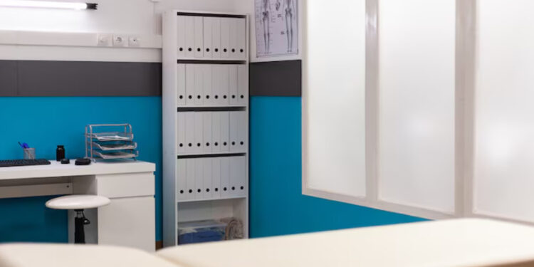 Cabinet medical ilegal din Chișinău, închis de poliție: Servicii prestate cu dispozitive necertificate