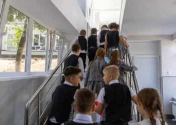 Драка между учениками в столичном лицее: полиция расследует случай и обвиняет администрацию в сокрытии