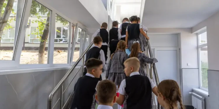 Драка между учениками в столичном лицее: полиция расследует случай и обвиняет администрацию в сокрытии