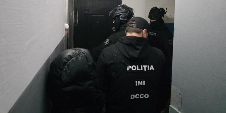 Свыше 20 обысков и десятки подозреваемых: масштабная операция против «общака» и преступных организаций в Молдове