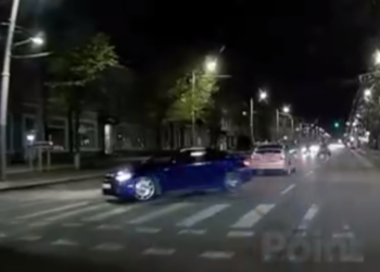 Неудачный дрифт на бульваре Штефана чел Маре: Синий BMW вылетел на встречную полосу