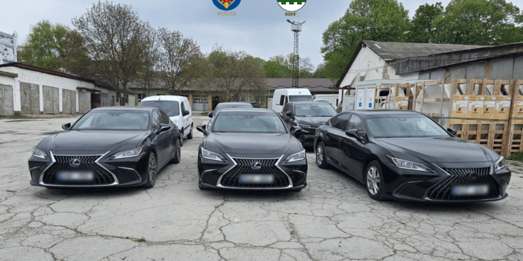 Rețea internațională de contrabandă cu mașini în leasing, destructurată: Prejudiciu de 3,5 milioane lei