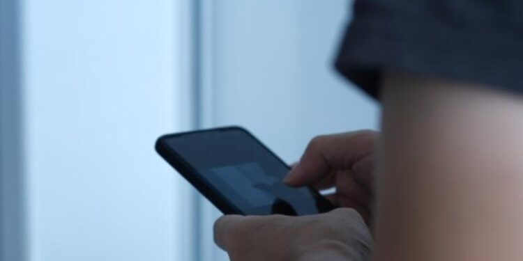 Мужчина выдал себя за женщину и шантажировал интимными фото – получил 7,5 лет тюрьмы