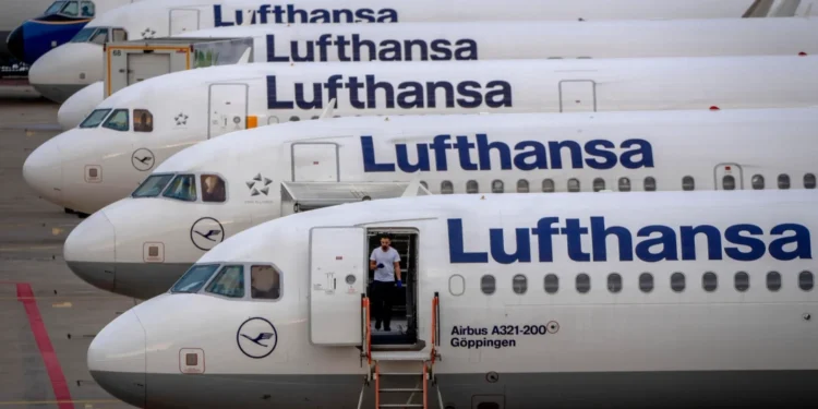 Lufthansa отменяет 20 тысяч рейсов из-за удвоения цен на авиатопливо в свете блокады Ормузского пролива