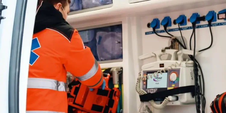 Врачи скорой помощи снова в опасности: на фельдшера с ножом напал пьяный мужчина