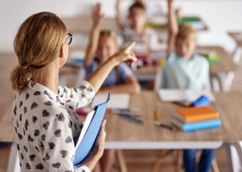 Централизация системы образования: Профсоюзы требуют защитить работников