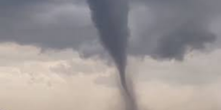 Торнадо почти сравнял с землей населенные пункты в Оклахоме: десятки раненых